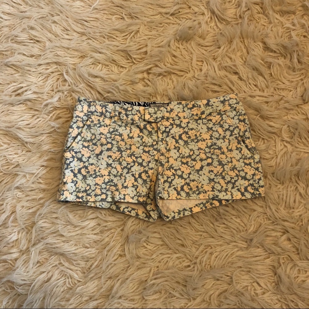 Volcom shorts